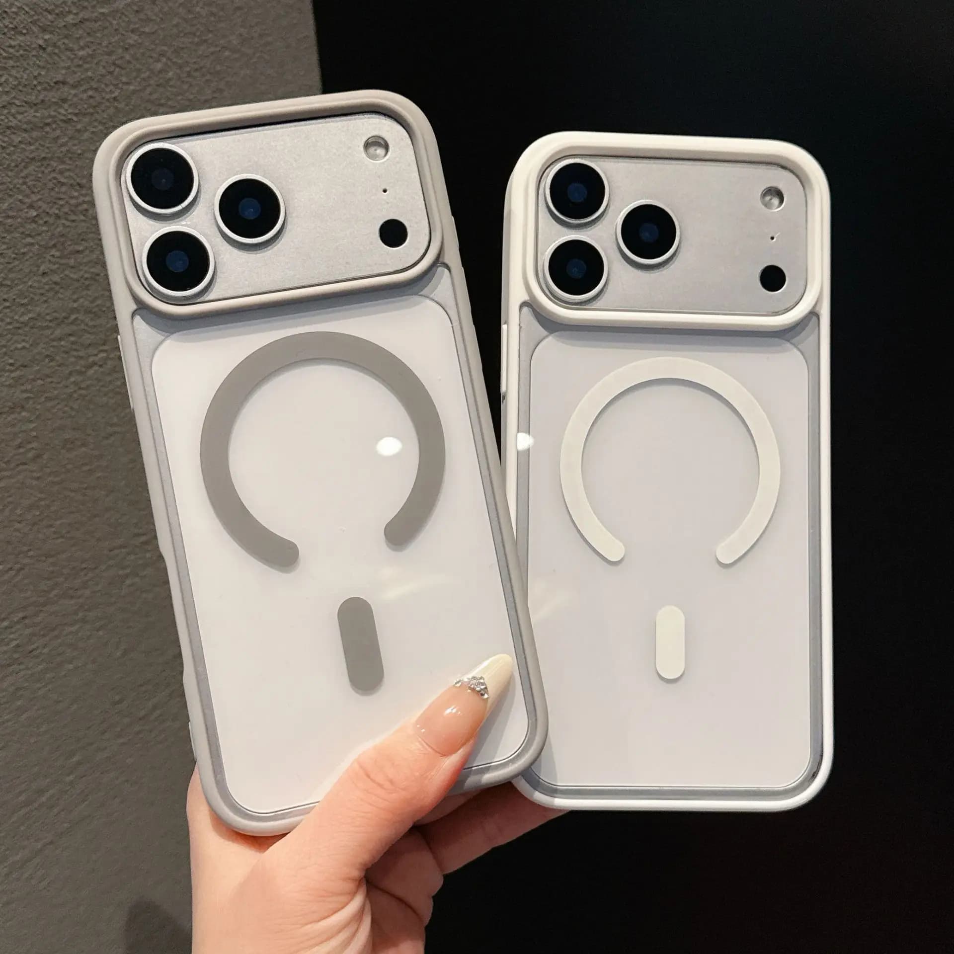 Nuova Cover Magnetica Smerigliata per iPhone 17 16 15 14 Pro Max Plus Mini Air 17e 16e, Protezione per Ricarica Wireless Magsafe