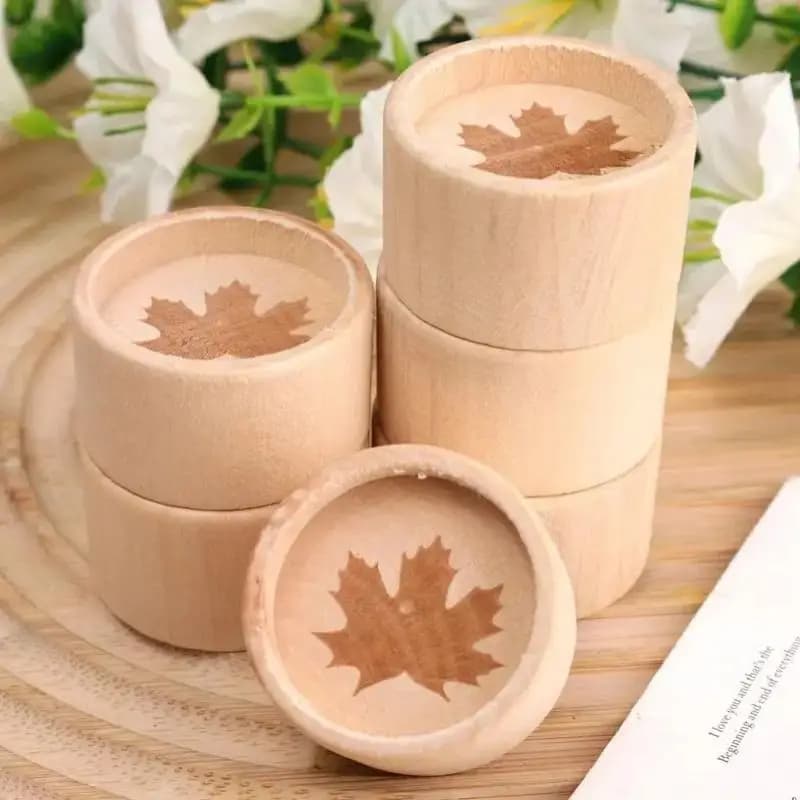 New Volatile Expanded Fragrant Wood Maple Leaf Pattern Wooden Essential Oil Diffuser Aromatherapy Inhaler Desktop Ornament