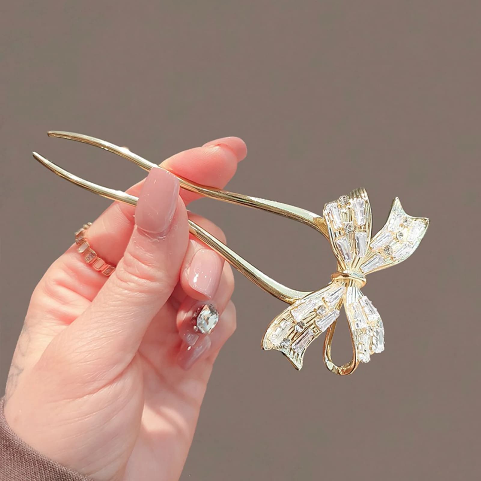 Fermaglio per capelli a forma di U in stile coreano, con strass e fiocco, accessorio trendy in metallo per capelli, gioiello per capelli da ragazza, per uso quotidiano