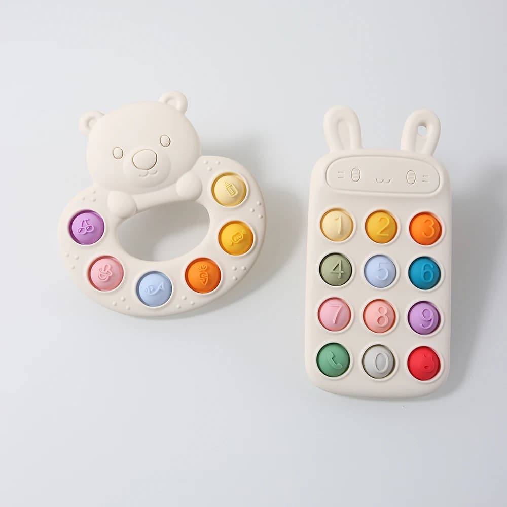 2025 NUOVO massaggiagengive push pop in silicone Baby Bear - Giocattolo da masticare bianco con catena pop colorata, giocattolo sensoriale per neonati