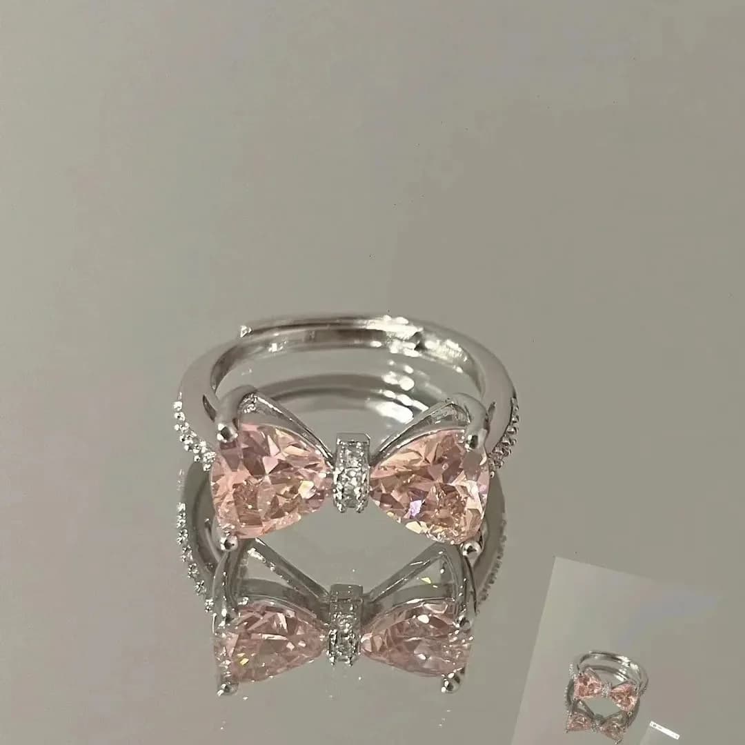 Anello Trendy Rosa con Fiocco per Donna 2026 - Gioiello Statement con Zirconia Cubica, Regalo alla Moda per Feste