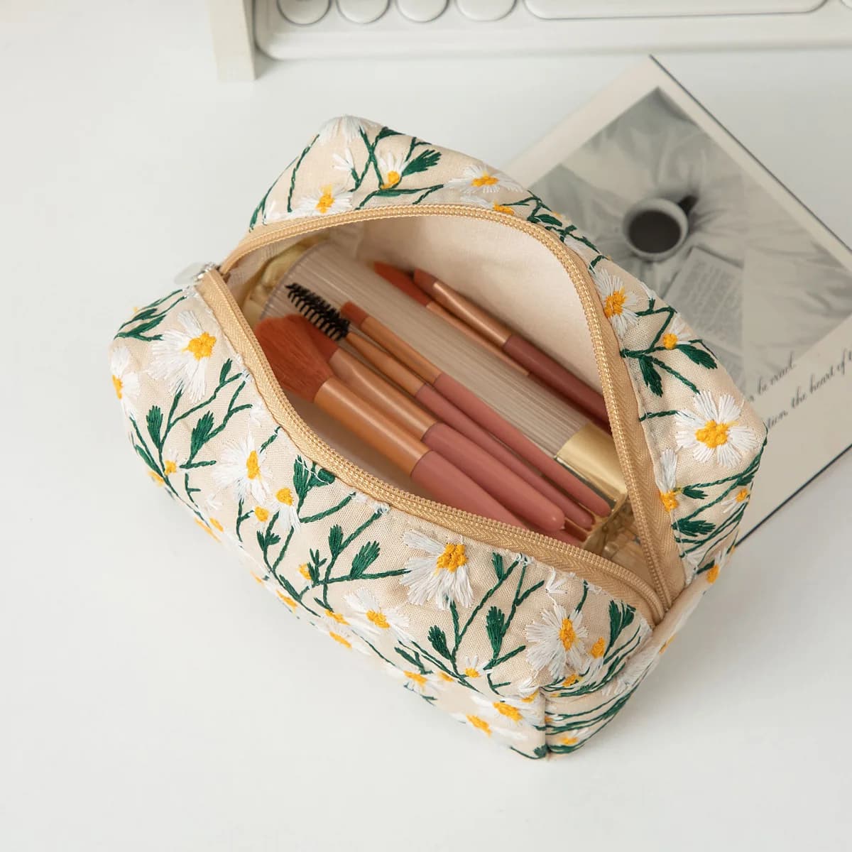 Zippered Canvas Bag Pencil Case Cosmetic Bag For Daily Use Toiletries Desktop Organizer Daisy Embroidery Girl Pencil Holder