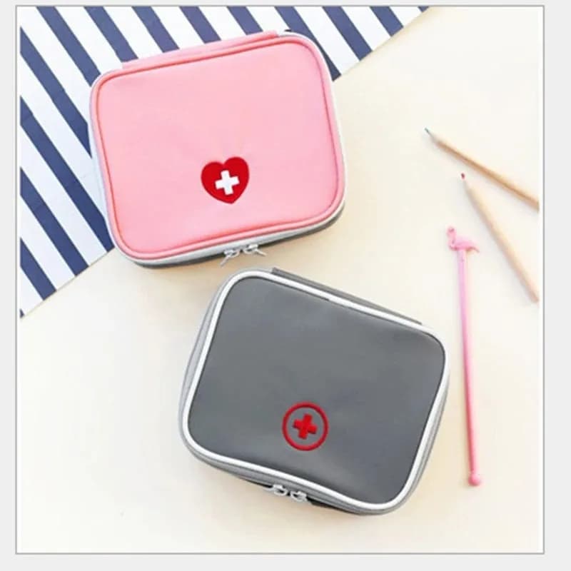 Kit di pronto soccorso di emergenza Kit di medicinali piccolo Kit di prevenzione dell'epidemia Comodo spazio di archiviazione da viaggio Contenitore carino e a forma di cuore