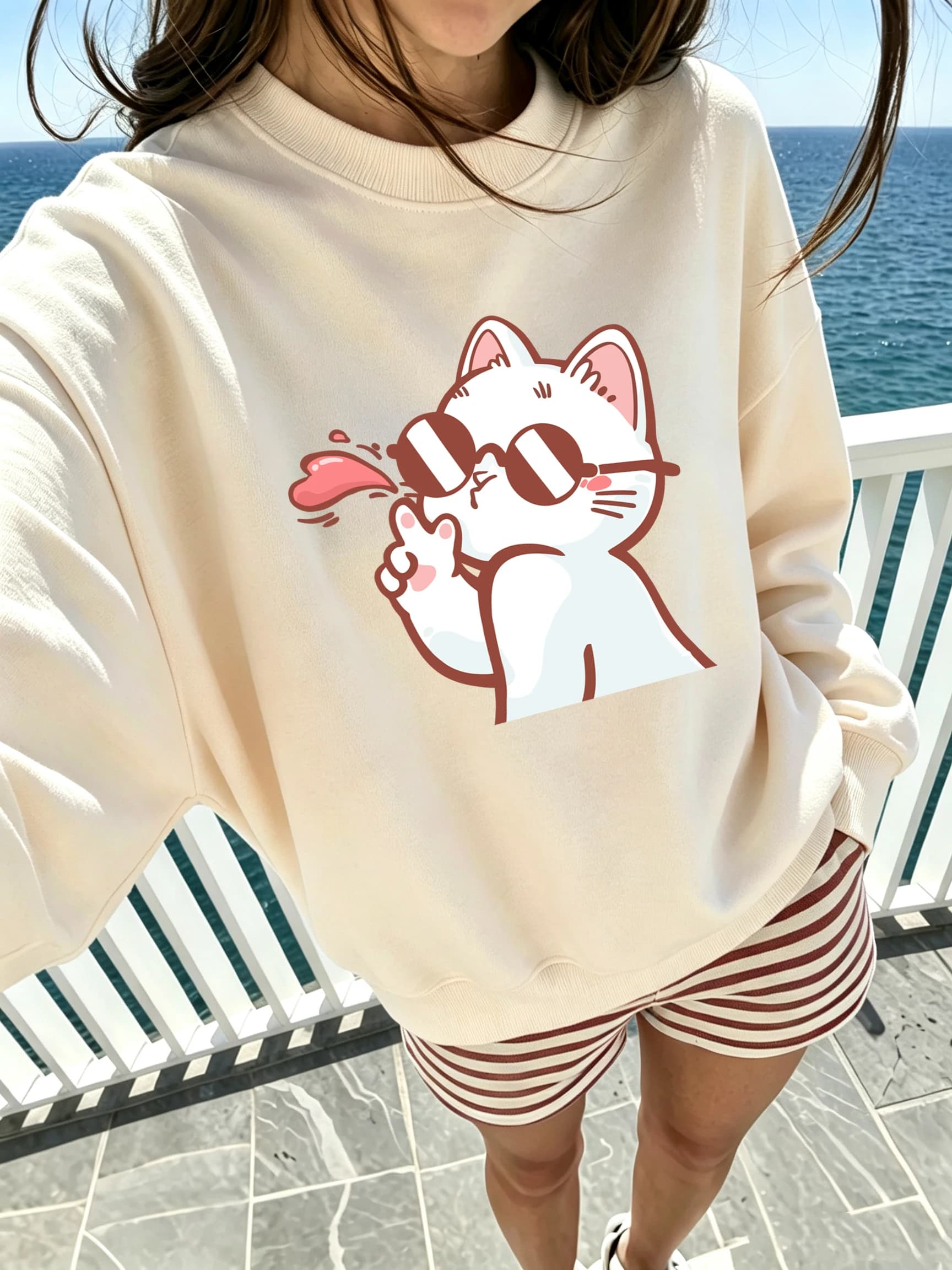 Lady Cat With Sunglasses Flying Kiss Printed Womens Street Basic Sweatshirts Comfy Casual Sweatshirt Simple Trendy Sportswears