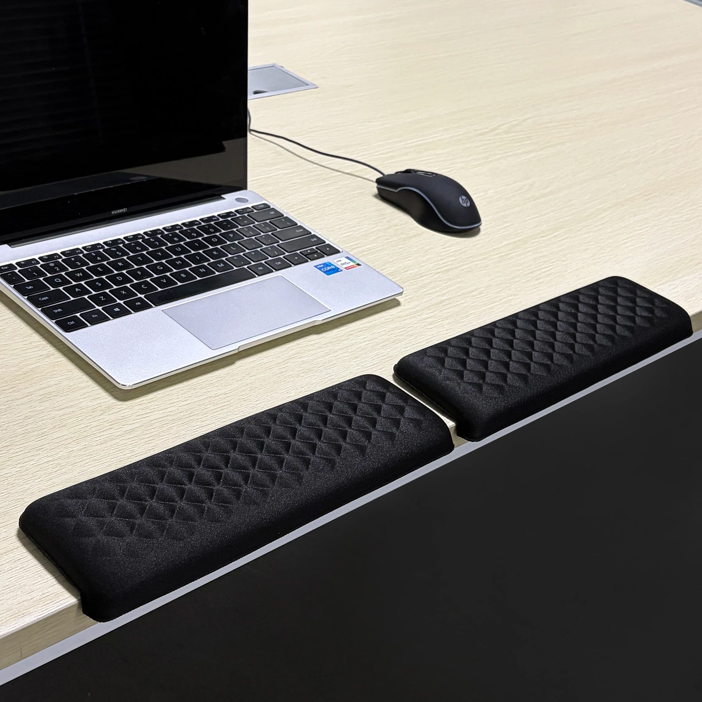 Supporto per gomito per scrivania a forma di L, confezione da 2, supporto in memory foam con base antiscivolo, cuscino ergonomico per bordo scrivania, per polso e braccio, per ufficio e casa