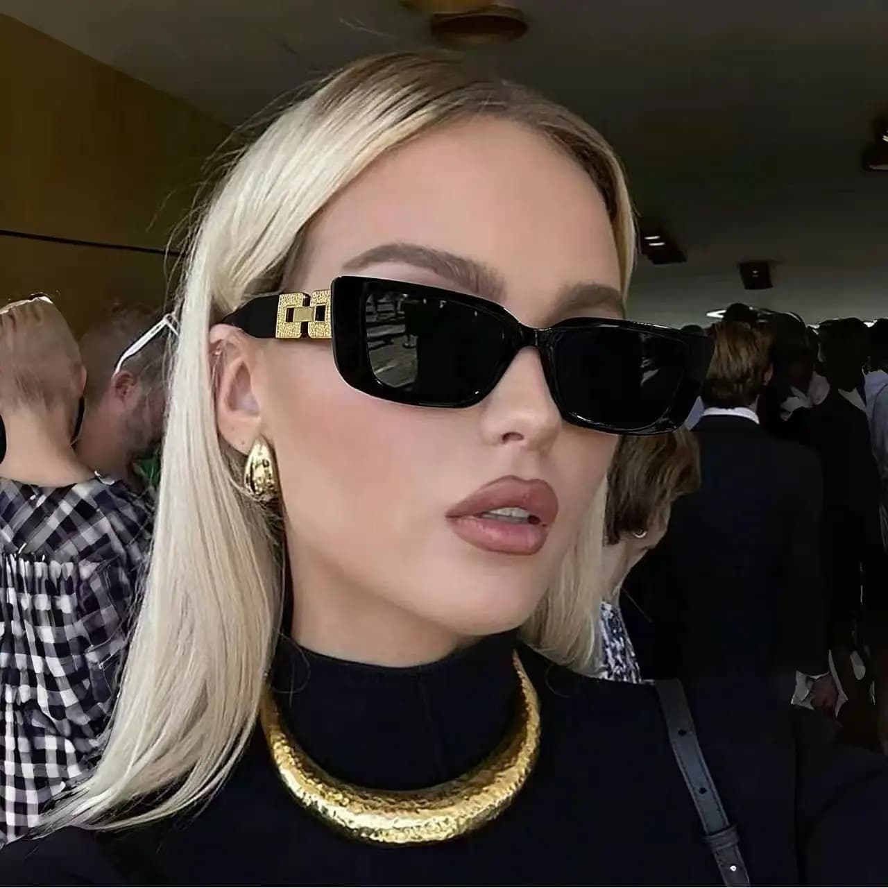 2026 new square sunglasses women's European and American style high-end metal chain sunglasses fashion street shooting trendy models