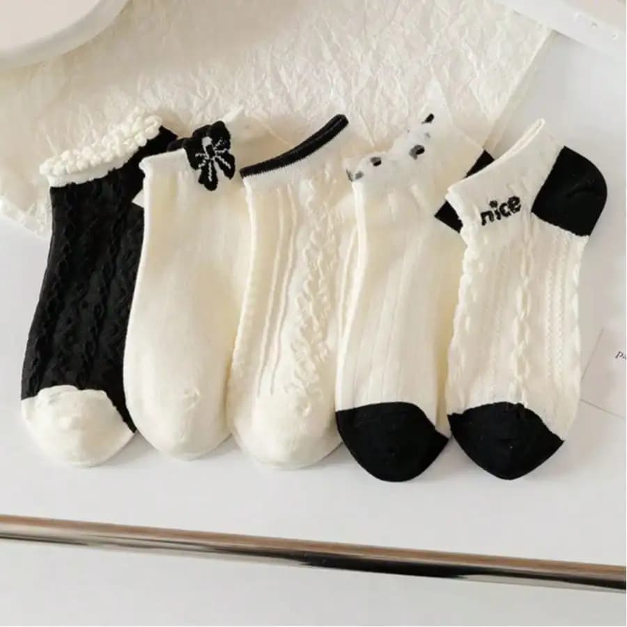 5 Paia di Calzini Invisibili da Donna, Calzini Corti Casual con Motivi Cartoon, Set di Calzini Bianchi Kawaii per Primavera ed Estate