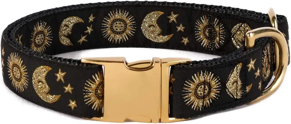Collare e Guinzaglio per Cani e Gatti Celestial Dog, Taglia Media, Fibbia Regolabile a Sgancio Rapido, Design Luna Stelle Sole, Confezione da 1