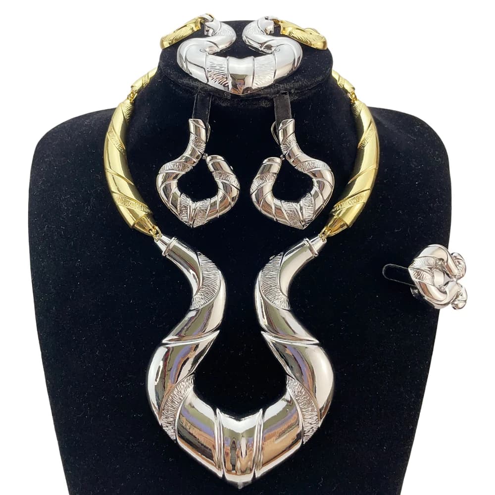 Set di gioielli placcati in oro italiano Dubai di moda Set di gioielli leggeri con grande pendente in stile semplice per donna FHK22734