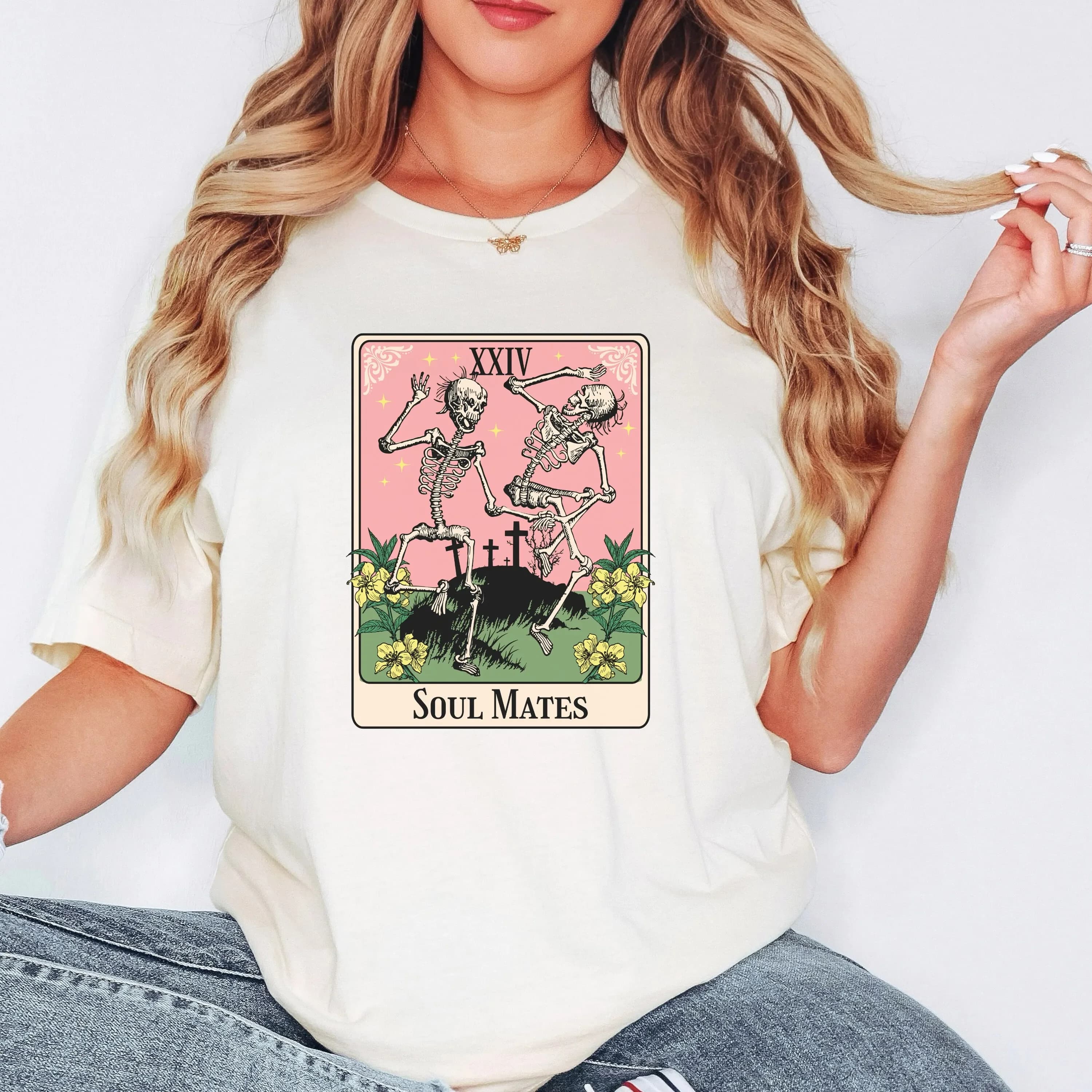 Mystical Soul Mates Tarocchi T Shirt Danza Scheletri Witchy Vibes Occulto Magico Gotico Romance Whimsy Goth Witchcore