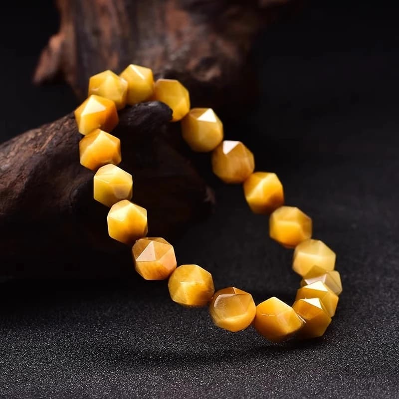 Bracciale occhio di tigre in oro naturale.