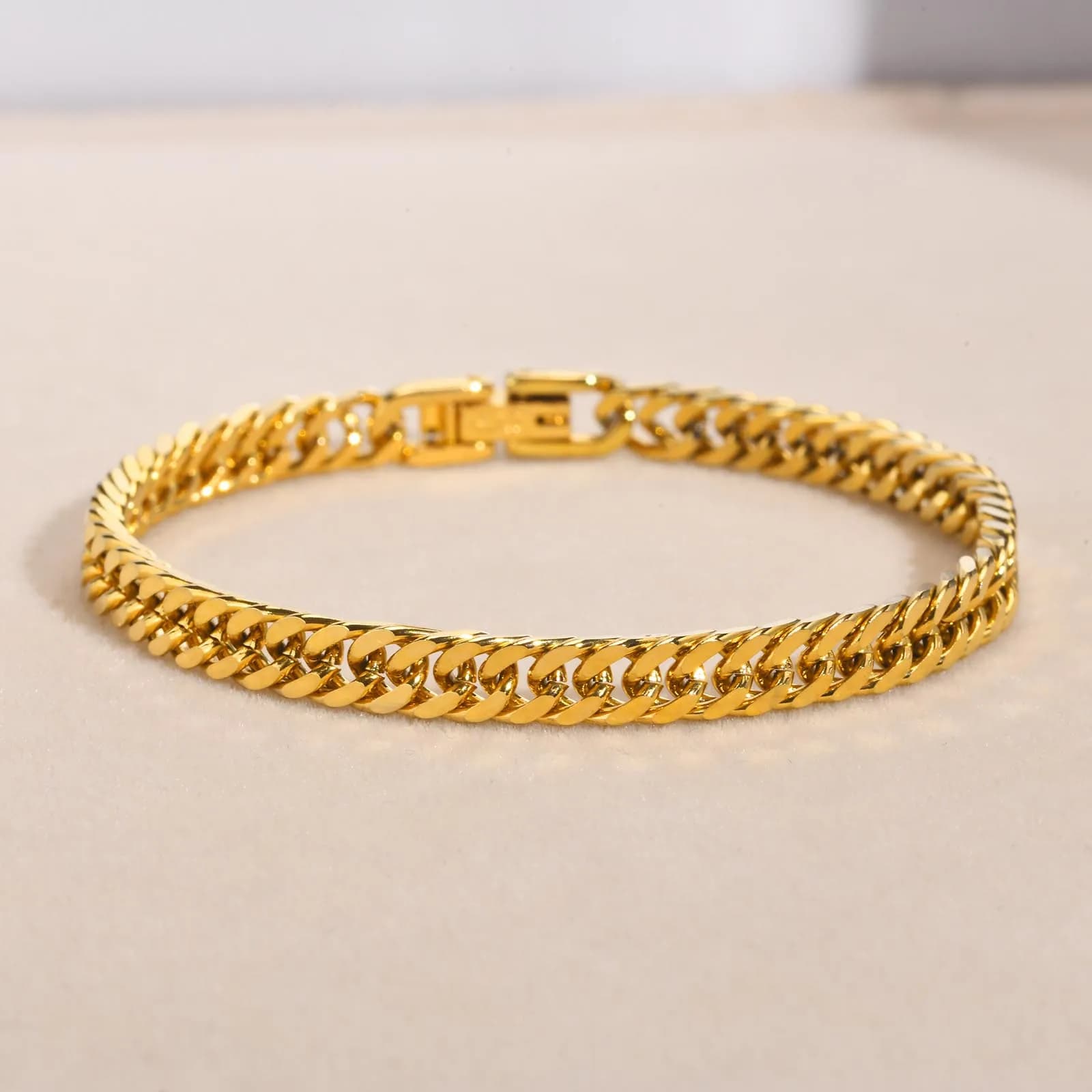2025 Nuovo braccialetto a catena a maglia cubana per donna, braccialetti a catena in acciaio inossidabile color oro, regali di gioielli di moda