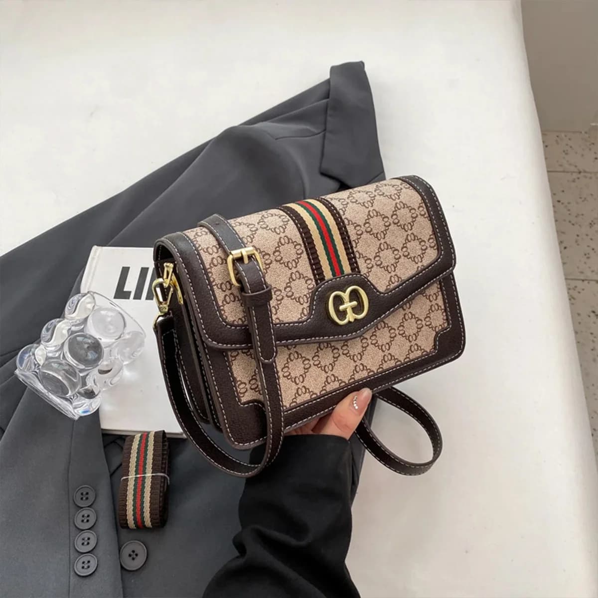 Borsa a Tracolla Classica da Donna con Stampa Geometrica e Logo in Metallo, Borsa a Mano Leggera in PU per il Pendolarismo