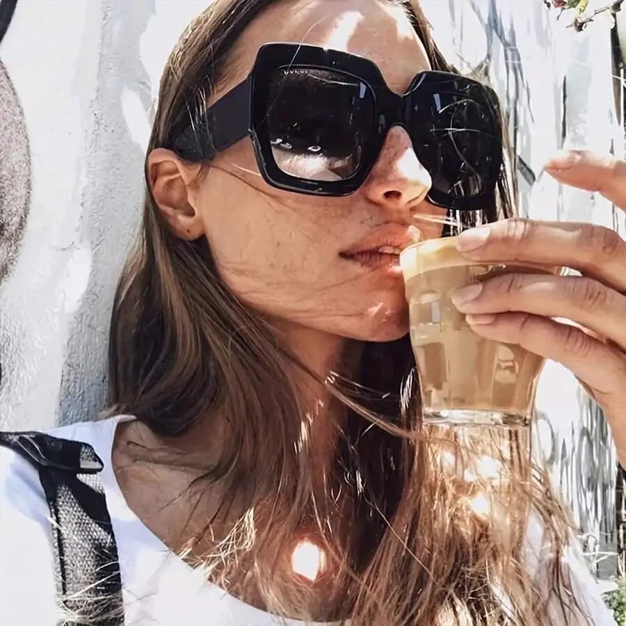 Occhiali da sole oversize quadrati da donna alla moda con lenti in resina riflettenti per feste e uso quotidiano