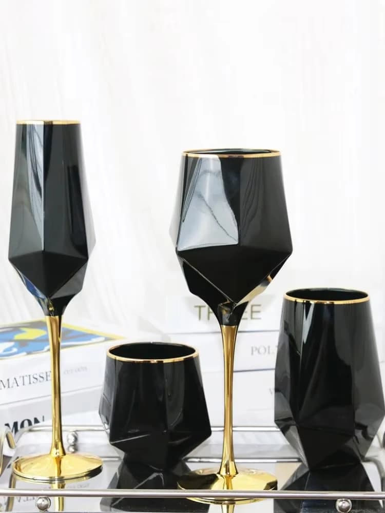 Calice per bicchiere da vino con bordo dorato in cristallo nero puro, leggero, di lusso, modello irregolare, per camera, speciale tazza di champagne, bicchieri da birra per whisky