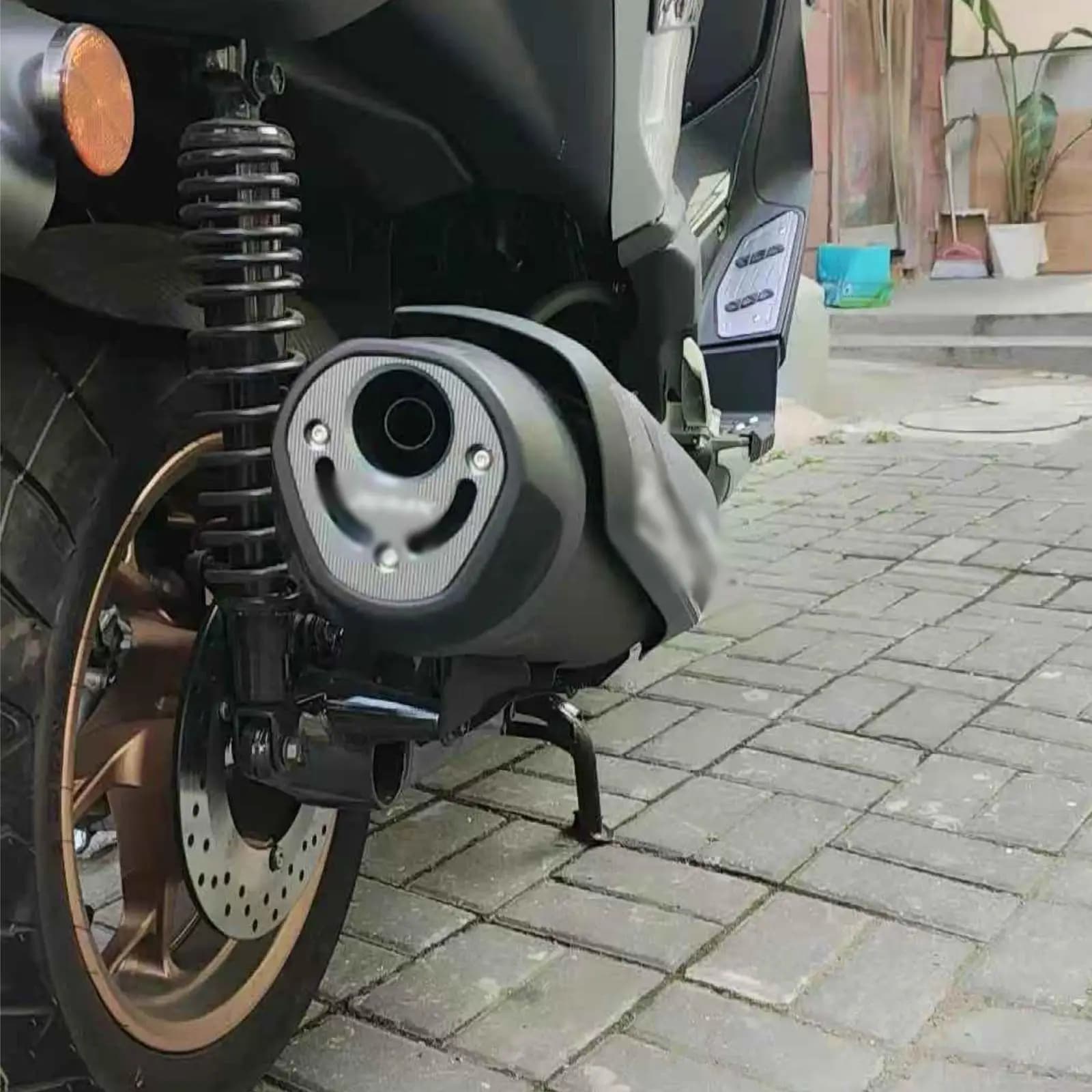 Motorcycle Exhaust Pipe Decorative Guard Cover Wear Resistant Insulation for YAMAHA XMAX300 2025 2026 Motorbike Accessory