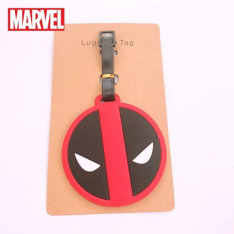 Etichetta per bagagli Marvel Deadpool Il dio del tuono Cartoon Etichetta per valigia carina Accessori da viaggio Etichetta per portabagagli in PVC Ciondolo per borsa
