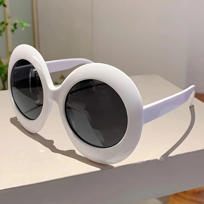 Nuovi occhiali da donna con montatura rotonda, occhiali alla moda con lenti a gradazione graduale, occhiali decorativi traslucidi di tendenza.
