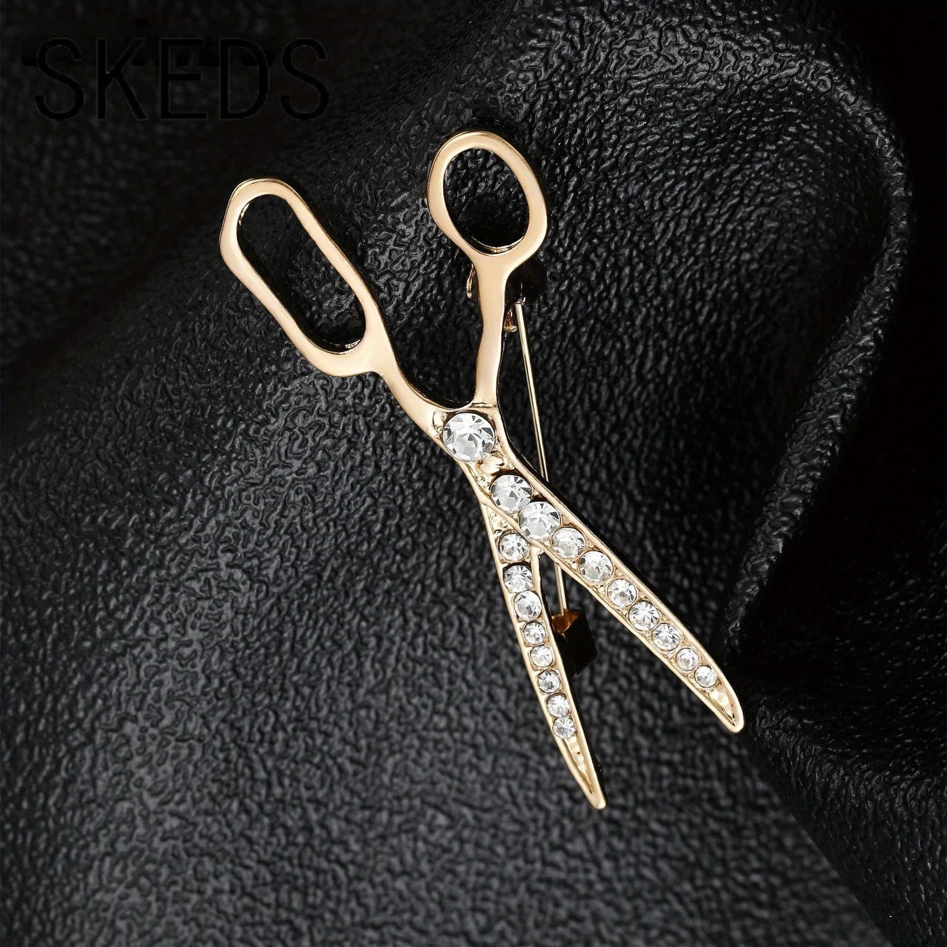 SKEDS Spilla Elegante a Forma di Forbici con Strass, Distintivo Creativo di Moda per Donna e Uomo, Spilla Unica di Nuovo Design