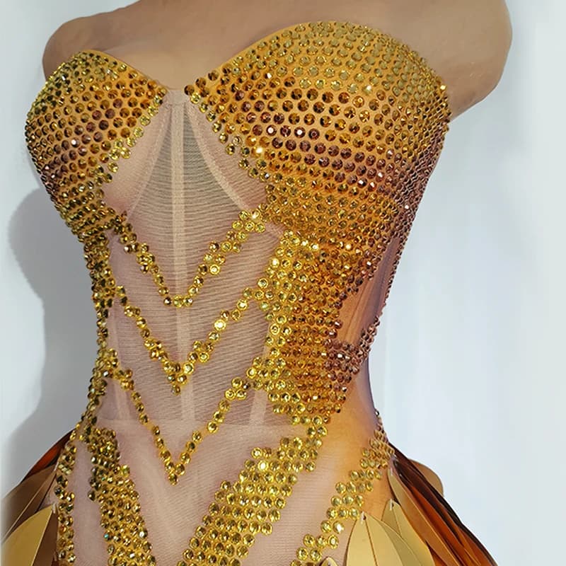 Abito lungo di alta gamma, sexy e brillante, con design a foglie di diamanti dorati, senza spalline, in tessuto a rete trasparente, per feste di compleanno