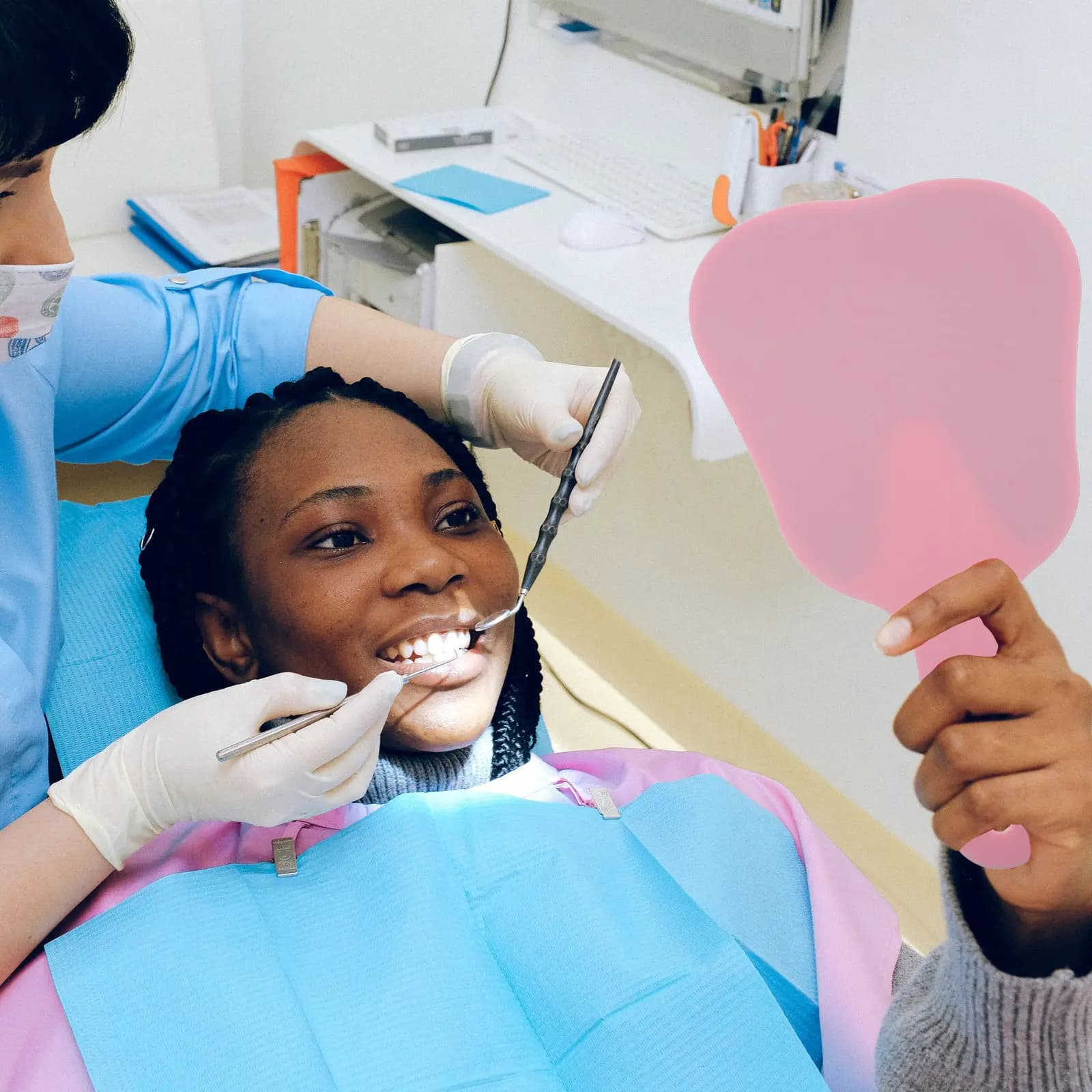 Specchietto Dentale a Forma di Dente con Manico, Piccolo Specchio Rosa in Plastica Portatile per Trucco e Viso, per Bagno, Clinica, Studio Dentistico, con Foro per Appendere