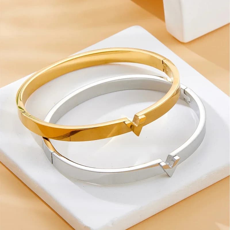 Stainless Steel Smooth V Letters Bracelet for Women Men Couple Holiday Gift Bracelet Party Daily Simple Jewelry 2025 New