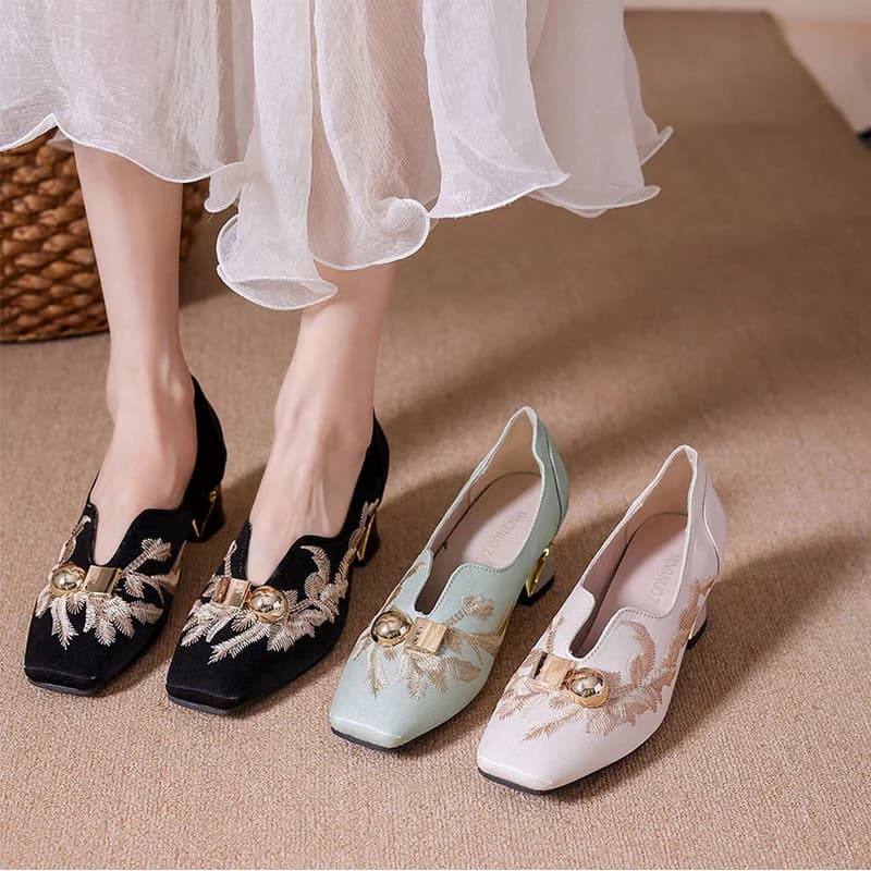 Eleganti Scarpe con Ricami da Donna, Mocassini Primaverili e Autunnali con Tacco Spesso e Punta Quadrata, Scarpe Femminili con Dettagli Metallici