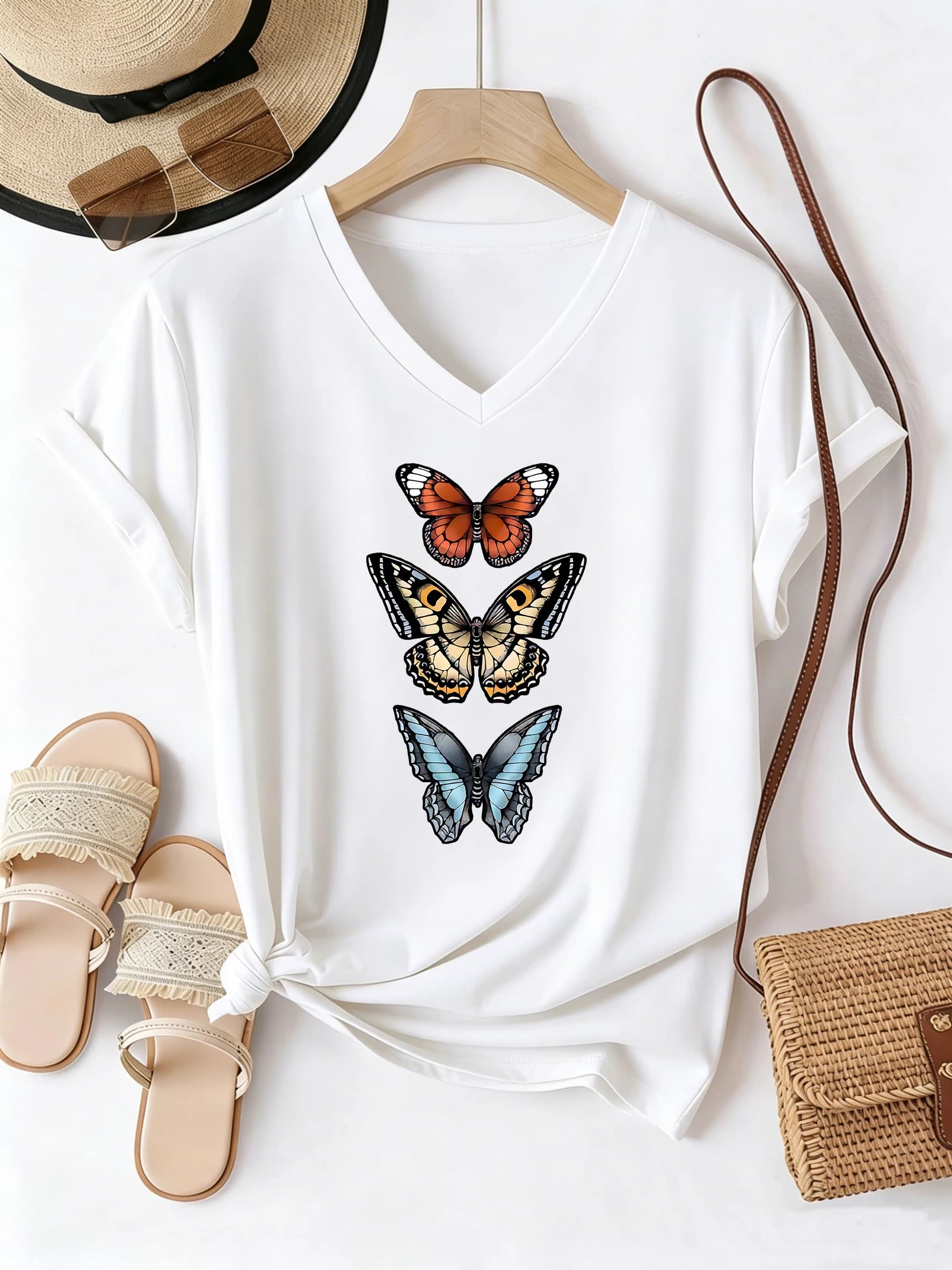 T-shirt Estiva Primaverile con Farfalle Colorate, Scollo a V, Moda Casual Y2k, Magliette Stampate da Donna a Maniche Corte, Top con Scollo a V