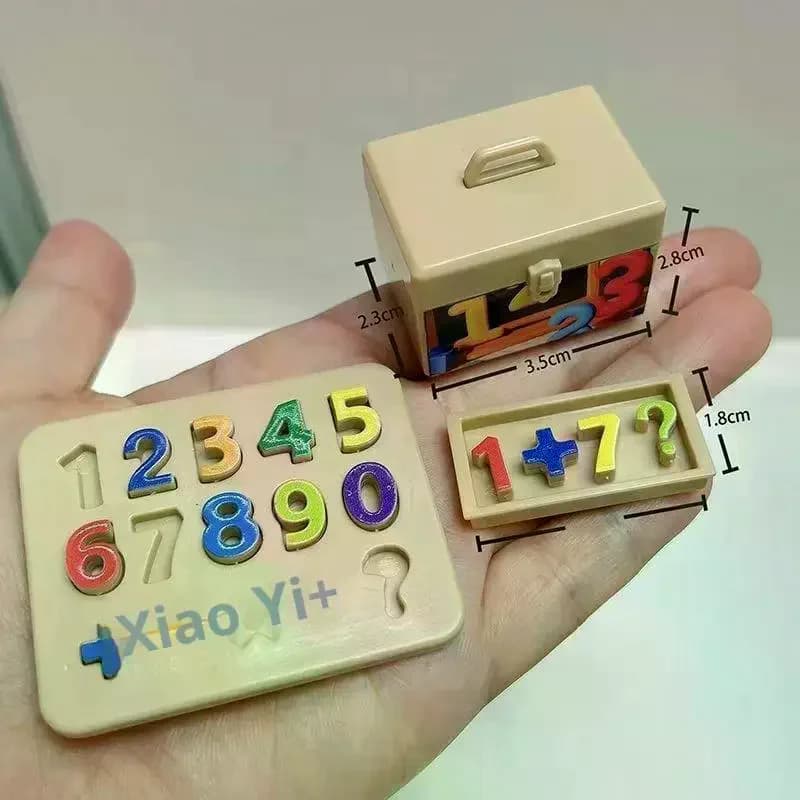 1 Set Modello di simulazione in miniatura Casa delle bambole Numero di lettere Blocco Puzzle Ordinamento Mattoni matematici Piccoli giocattoli ornamentali per bambini
