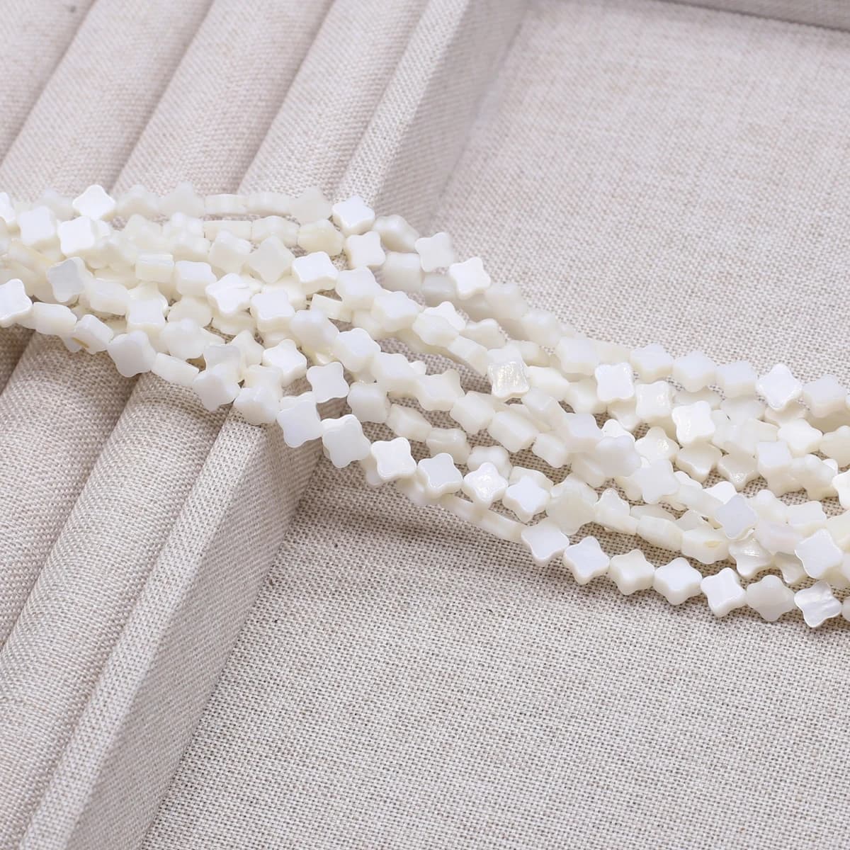 Perline sfuse di madreperla a forma di trifoglio con perline di conchiglia bianca naturale da 6,5 mm per realizzare accessori di gioielli con bracciale collana fai da te