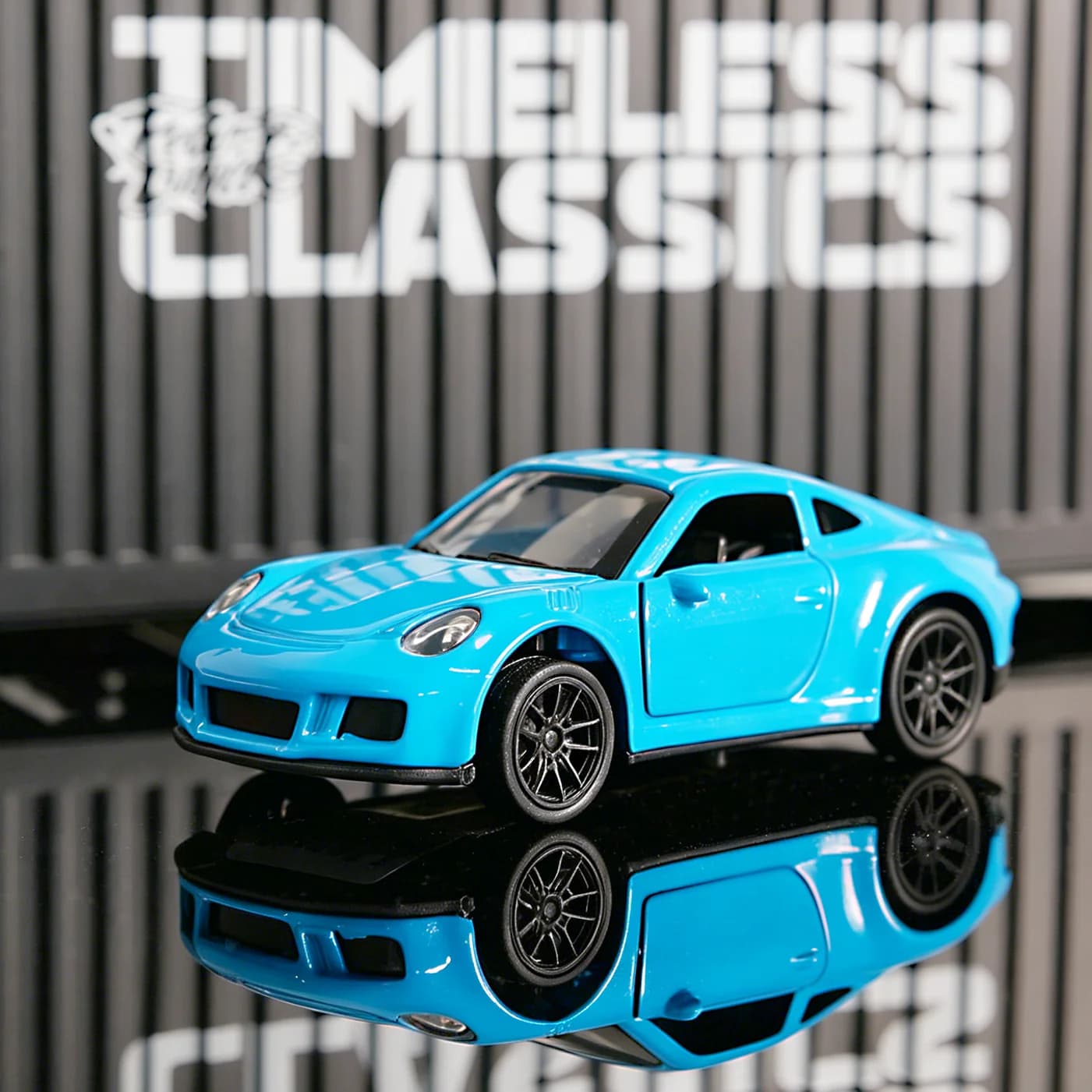 1:32 Light Blue 911 Diecast Sports Car, Alloy Turbo Coupe Model, Pull-Back Collectible Toy with Open Doors, Gift for Sports Car