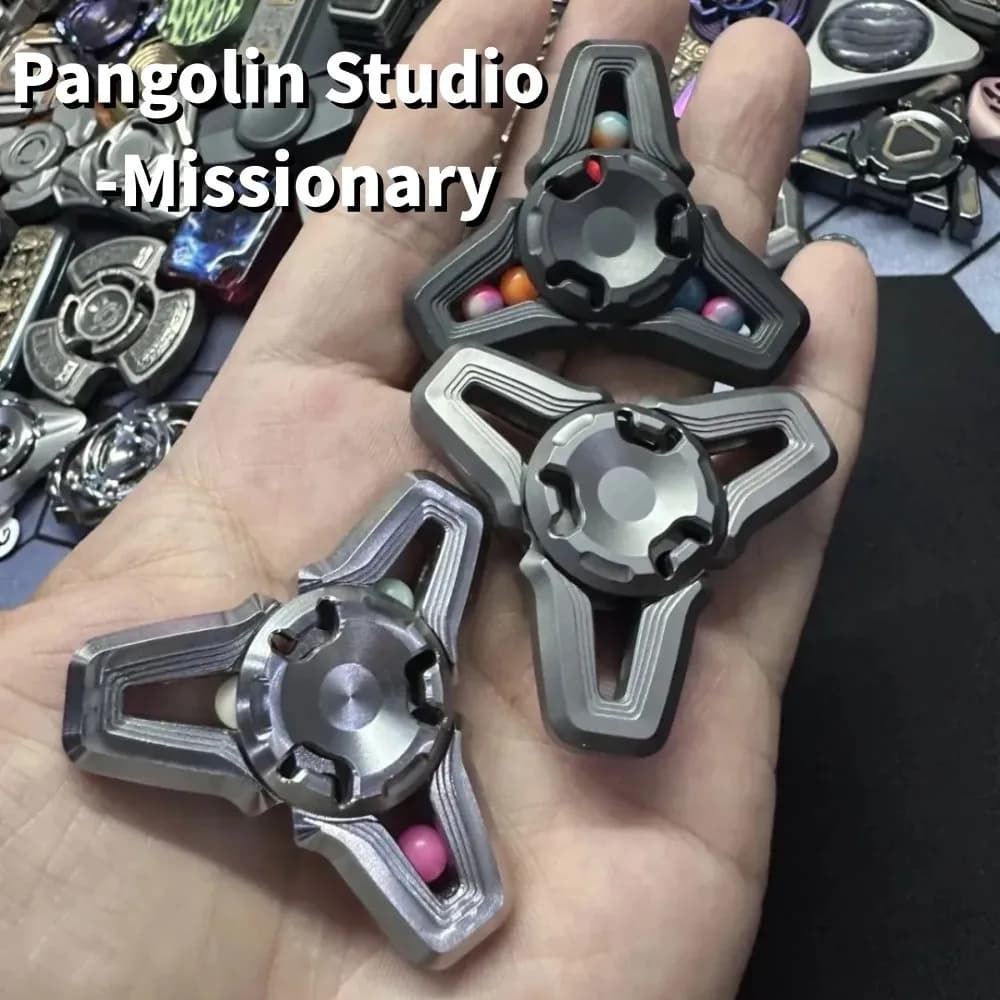 Pangolin Studio Missionario Fidget Spinner Gadget per alleviare l'ansia Fidget Spinner a tre pale Giocattoli Fidget in metallo per adulti