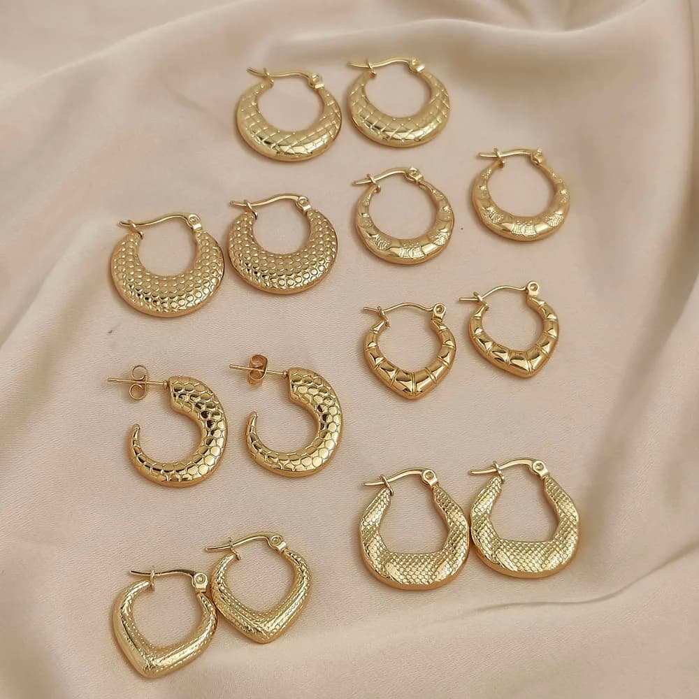 Orecchini da donna alla moda in acciaio inossidabile stampato a forma ovale, orecchini in metallo pesante impermeabili e che non sbiadiscono, regali per feste di nozze