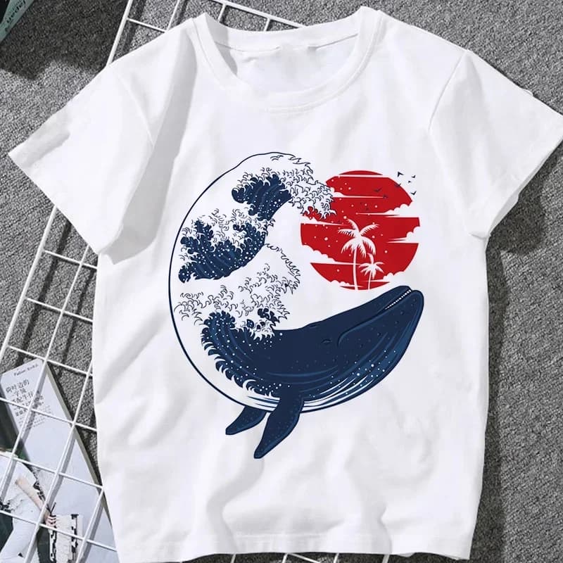Questa elegante maglietta estiva da donna presenta una stampa con balene e onde, in un trendy stile giapponese Harajuku. Abbigliamento streetwear estivo Y2K.