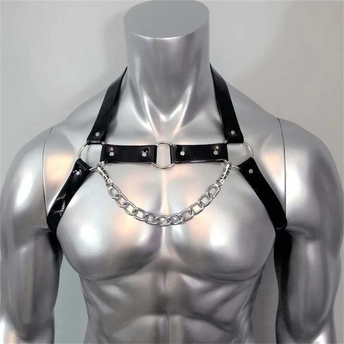 Men's pectoral harness in black leather - Adjustable straps, gothic punk style with O-ring and metal chain, rave clubwear outfit