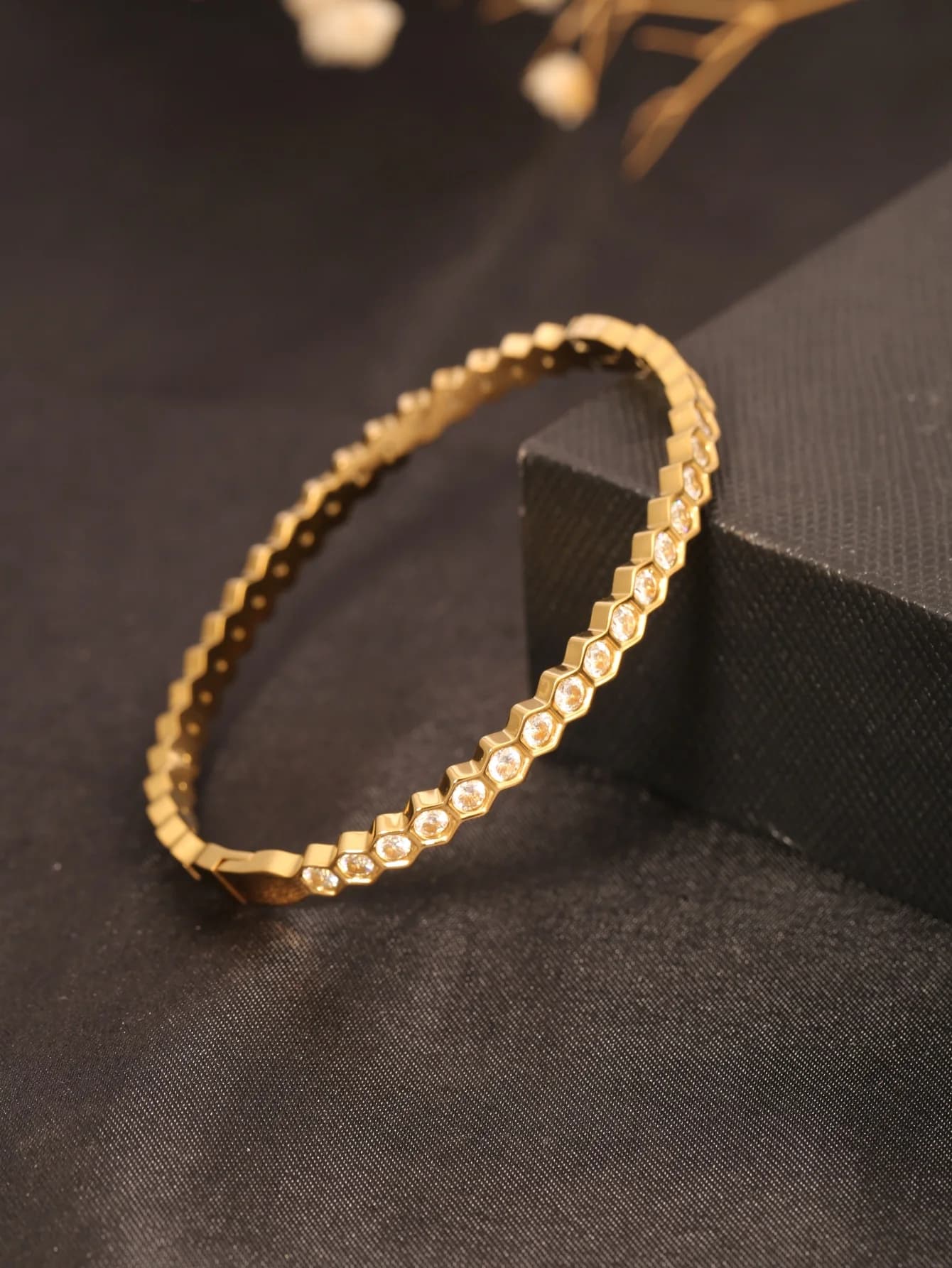 1Pc Stainless Steel Gold Plated Honeycomb Zircon Bangle, Fashion Pave Design Bracelet, Women's Elegant Accessory for Daily/Office