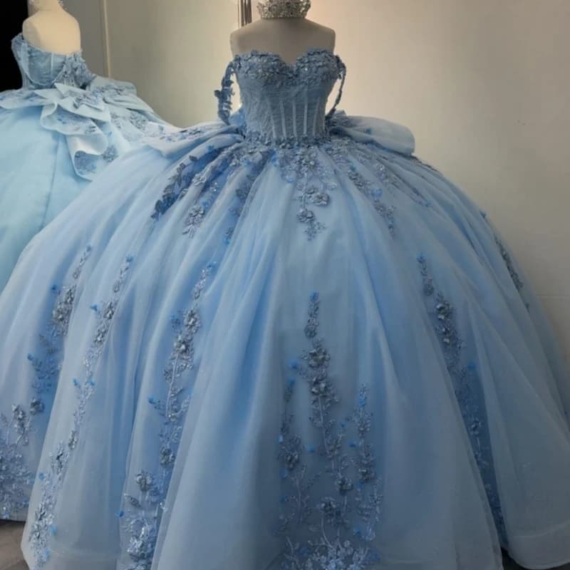 Abiti Quinceanera lucidi blu cielo con spalle scoperte Applique perline di pizzo Fiocco Tull Abito da ballo Abiti da 15 Anos Abito dolce 16
