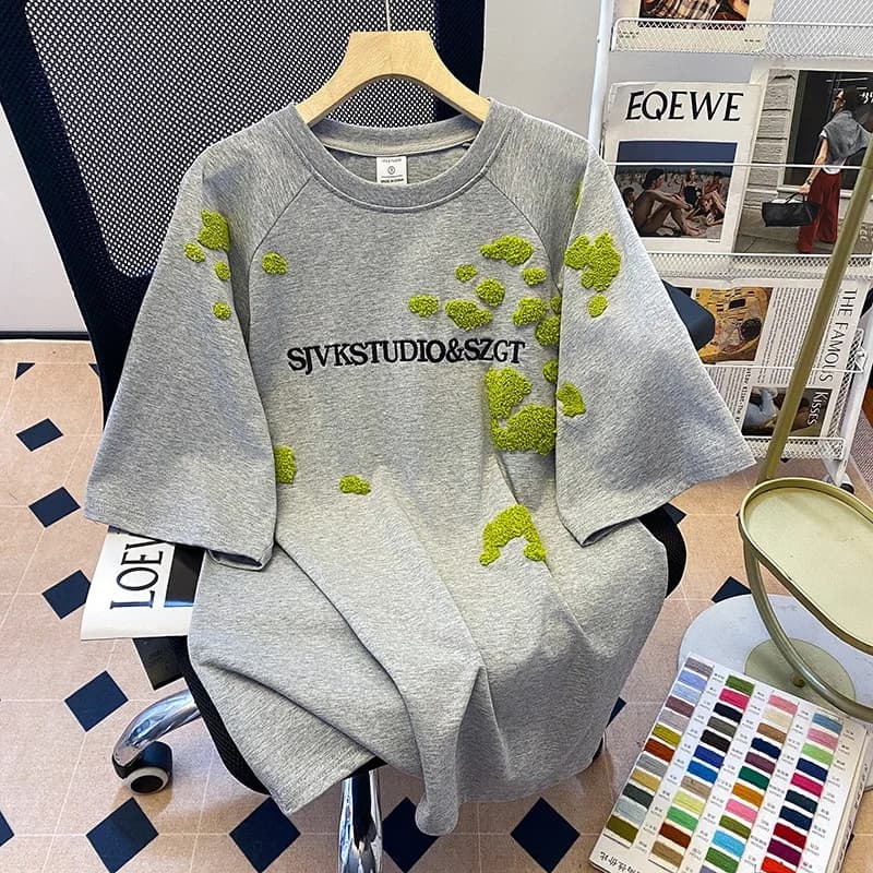 T-shirt a maniche corte da donna Estate 2025 Nuovo fiore ricamato Medio lungo Allentato All Match Nicchia Girocollo Top