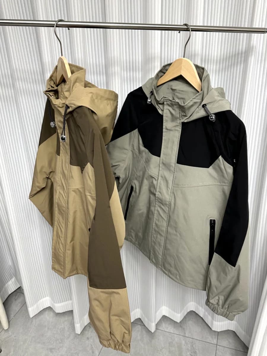 Outdoor Men's Sporty Hooded Jacket Polyester Fabric Waterproof Three-Proof Color Block Design Autumn Casual Fashion Jacket