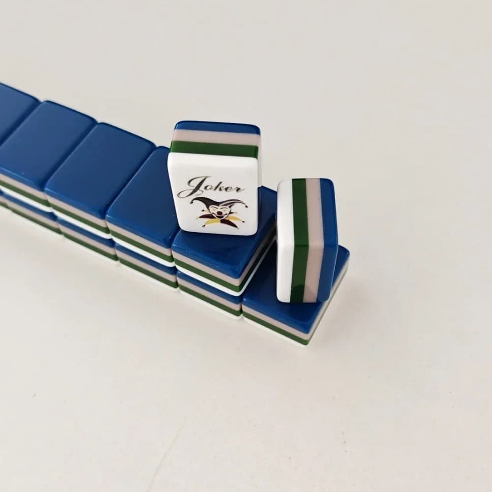 Hot Sale Navy Blue Mahjong Tiles Luxury Engraved American Mahjong Set 4-Layer Acrylic Travel Mah Jongg Sets for Board Games Gift