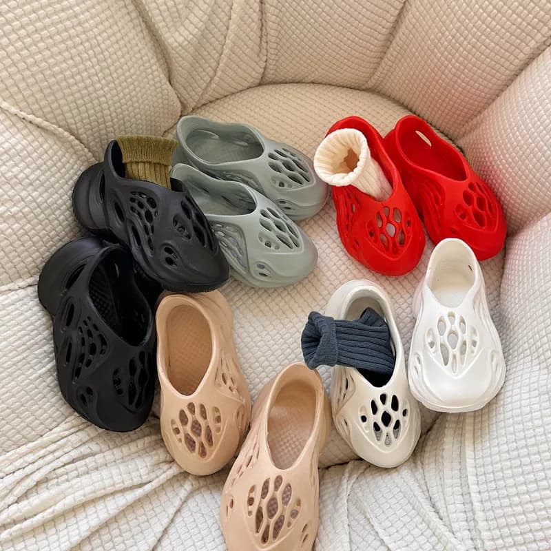 Zoccoli Estivi 2026 per Bambini, Scarpe Traspiranti Scavate per Bambini e Bambine, Sandali da Spiaggia Antiscivolo, Scarpe da Giardino, Abbinamento Genitore-Figlio