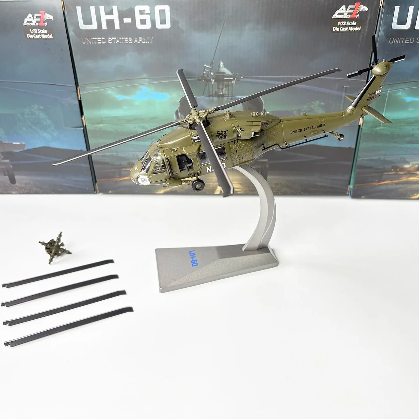 Modellino in Scala 1/72 dell'Elicottero UH-60 Black Hawk Americano, Replica in Metallo del Elicottero NATO da Combattimento, Collezione di Modelli Militari