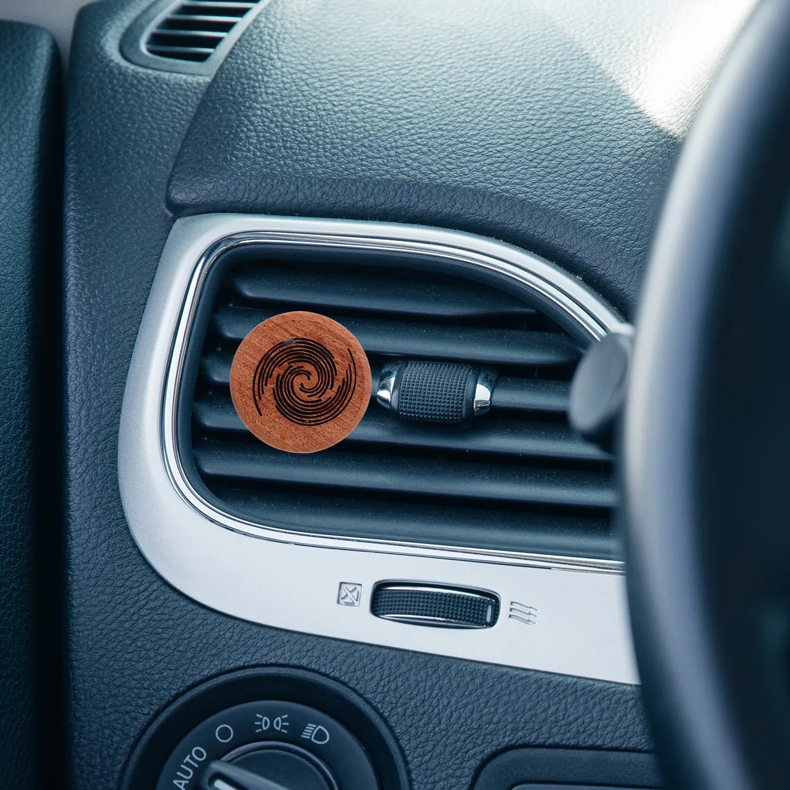 Stylish Wooden Car Air Freshener Diffuser Clip Essential Oils Aroma Scent Travel Home Purification Elegant Interior Design