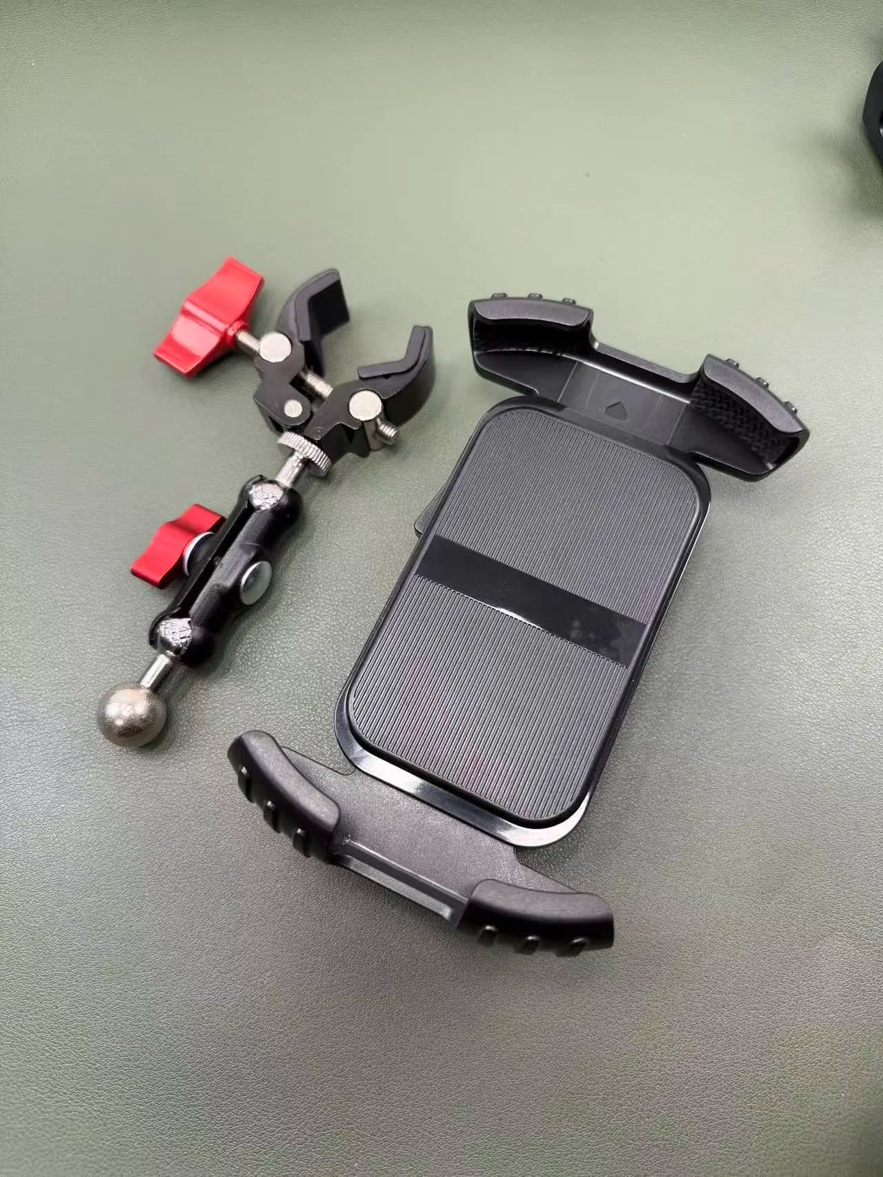 Multifunctional Metal Clip Phone Tablet Holder 360° Rotatable Desktop round Tube Fixed Mount for Tablets And Cell Phones