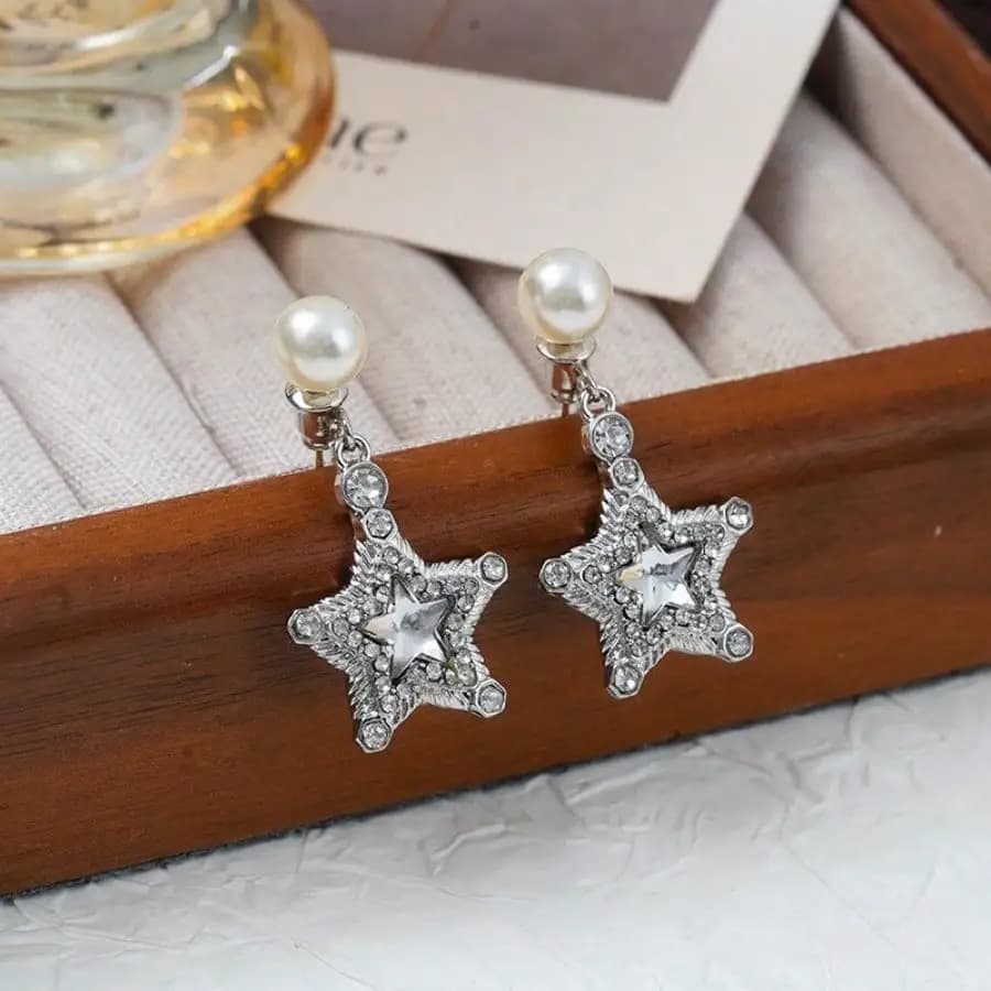 Orecchini Pendenti a Stella in Argento per Donne, Design con Perla in Cima, Accessorio Glamour per Feste