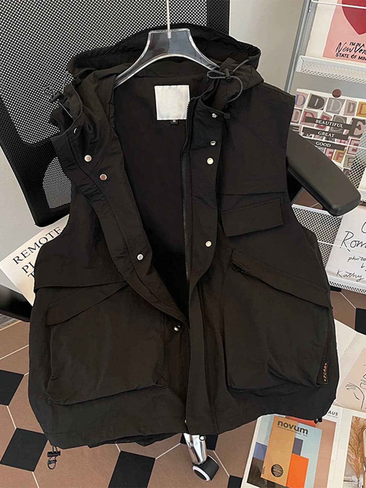 Nuovo Gilet Estivo da Uomo 2025, Giacca Sottile Senza Maniche, Abbigliamento Outdoor con Tasche Funzionali, Stile Casual e alla Moda per Giovani