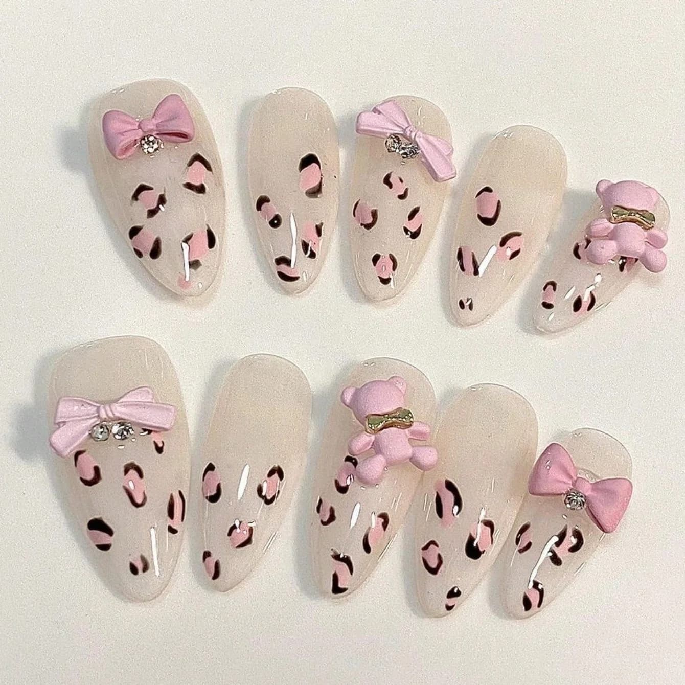 Nail art a forma di mandorla pressata a mano pura da 10 pezzi, bellissime unghie finte, simpatica stampa leopardata rosa, adatta per le donne da usare