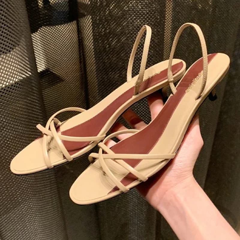 Elegant branded sandals with cat-shaped heel design with cross-linked sandals with fashionable patchwork slides women open toe beach sandals