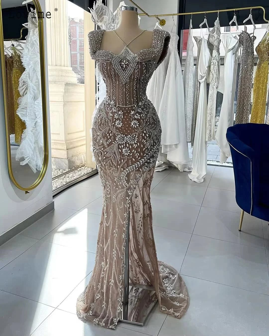 Elegante Abito da Sera per Donna, Vestito Champagne con Collo Halter, Ricami in Cristallo, Spacco Laterale Alto, Abito a Sirena con Cristalli per Feste