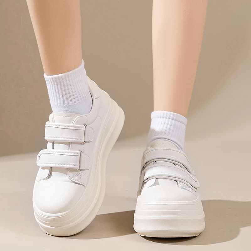 The new casual velcro woman sneakers with thick sole and height in autumn are versatile sports white sneakers